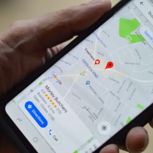 ¿Cómo ubicar a una persona por su número de celular por Google Maps?